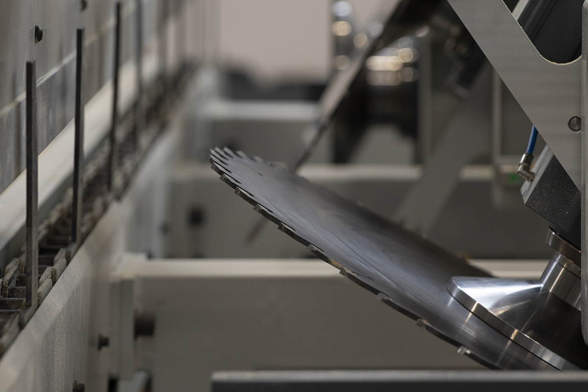 Max. blade diameter 29.5” (750 mm)