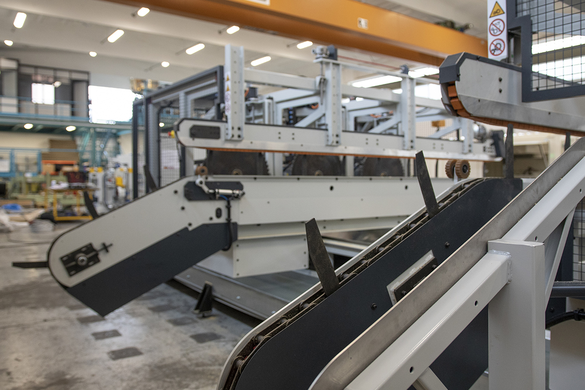 Thru-feed chains for 2x with “dogs”